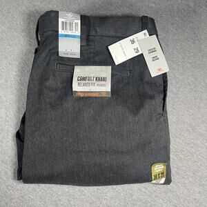 NWT Dockers Comfort Khaki Stretch Relaxed Fit Men’s 36 by 29 Pleated Pants